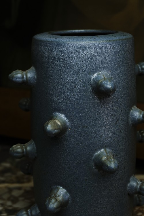 Wazon ceramiczny Studs - Antracytowa Tekstura