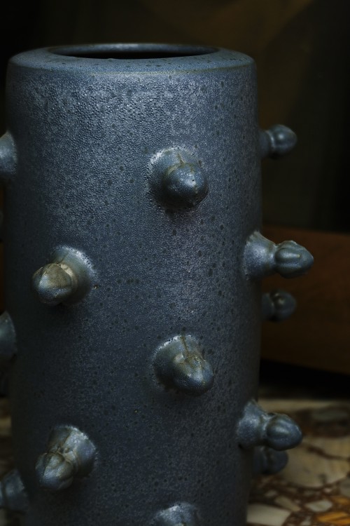 Wazon ceramiczny Studs - Antracytowa Tekstura