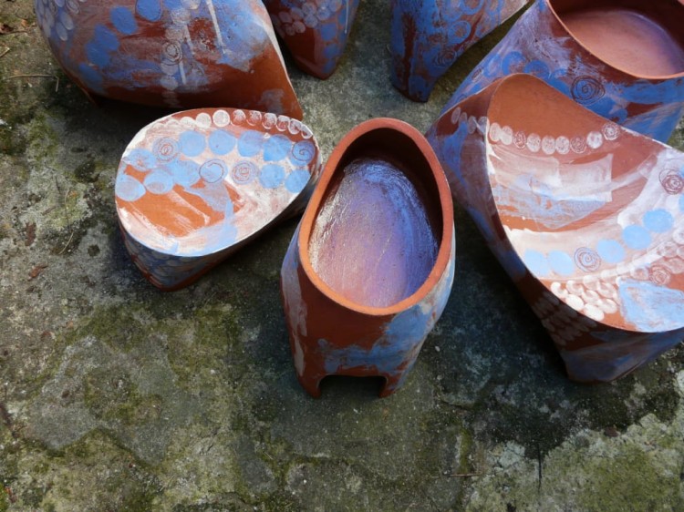 Trójnogi - rzeźby ceramiczne