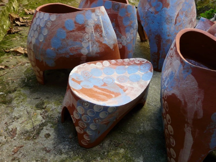 Trójnogi - rzeźby ceramiczne