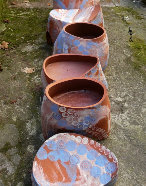 Trójnogi - rzeźby ceramiczne