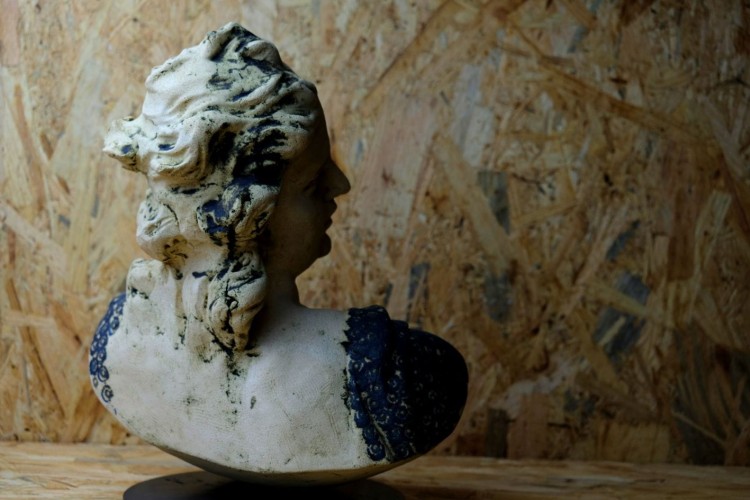 Popiersie - ukłon w stronę baroku - rzeźba ceramiczna