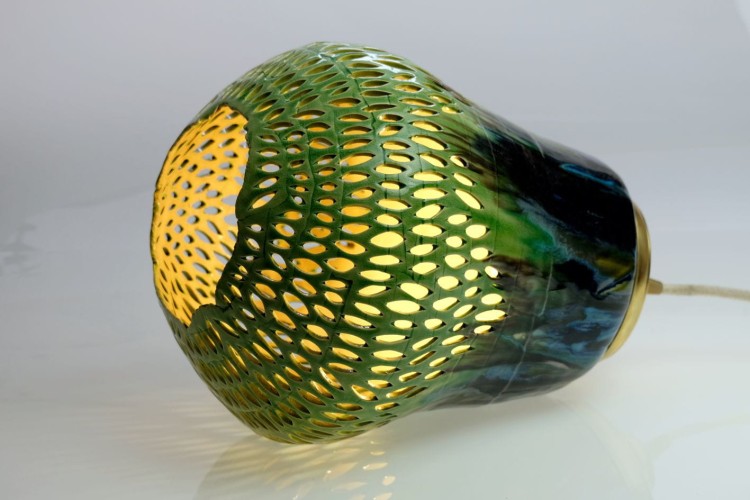 Lampa ceramiczna - zielona - z metalowym zawiesiem