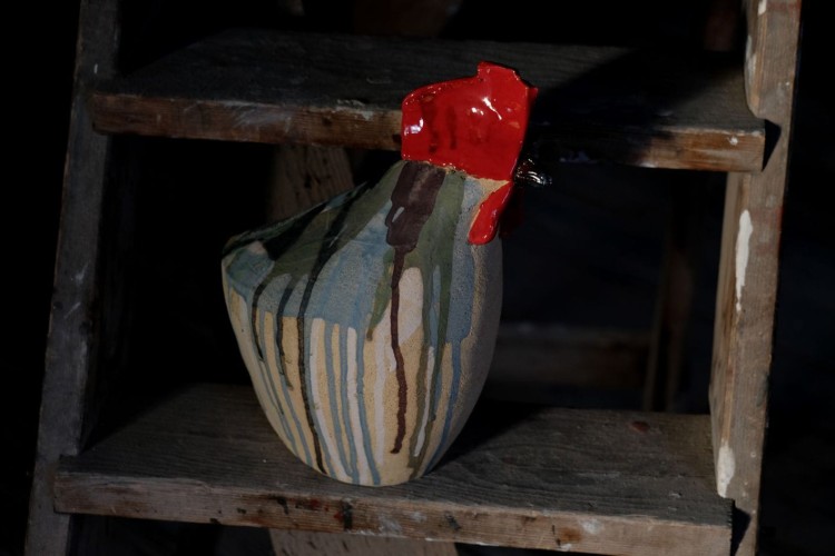Kurka Bogusia - rzeźba ceramiczna