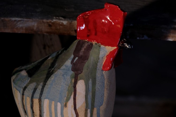 Kurka Bogusia - rzeźba ceramiczna