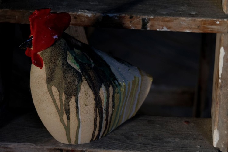 Kurka Bogusia - rzeźba ceramiczna