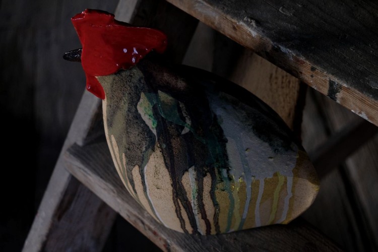 Kurka Bogusia - rzeźba ceramiczna