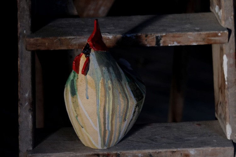 Kurka Jadzia - rzeźba ceramiczna