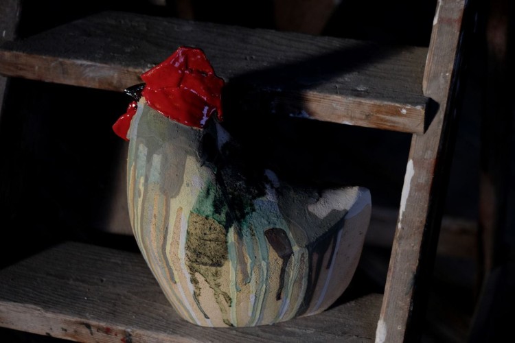 Kurka Jadzia - rzeźba ceramiczna