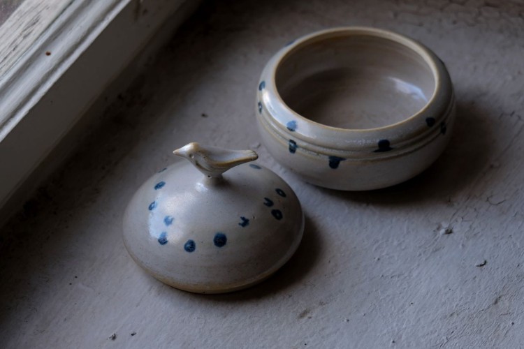 Szkatułka ceramiczna w kropki