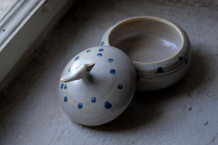 Szkatułka ceramiczna w kropki