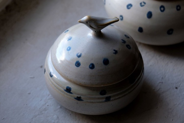 Szkatułka ceramiczna w kropki